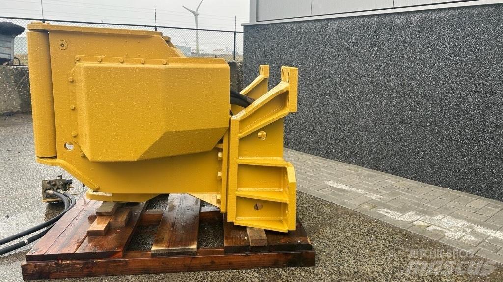 CAT D 7 G Чакръци/ Рудан