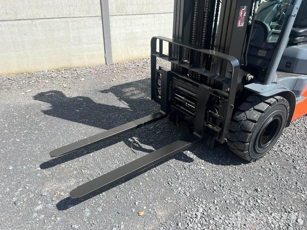 Toyota 02-8 FDF 25 Дизелови камиони