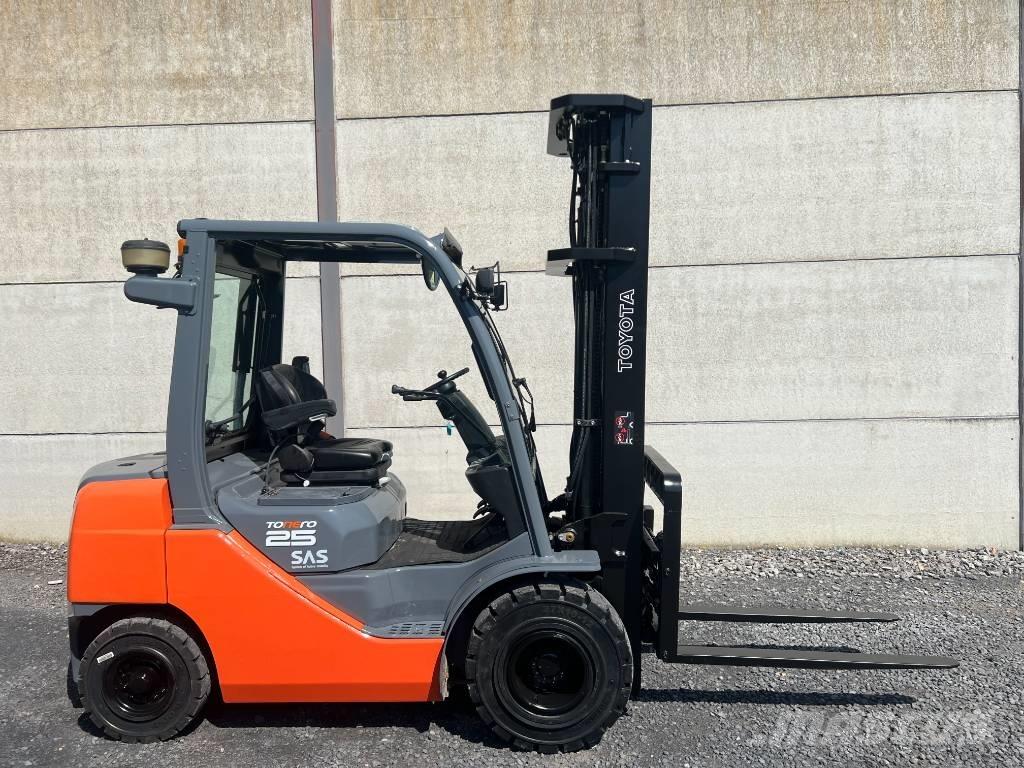 Toyota 02-8 FDF 25 Дизелови камиони