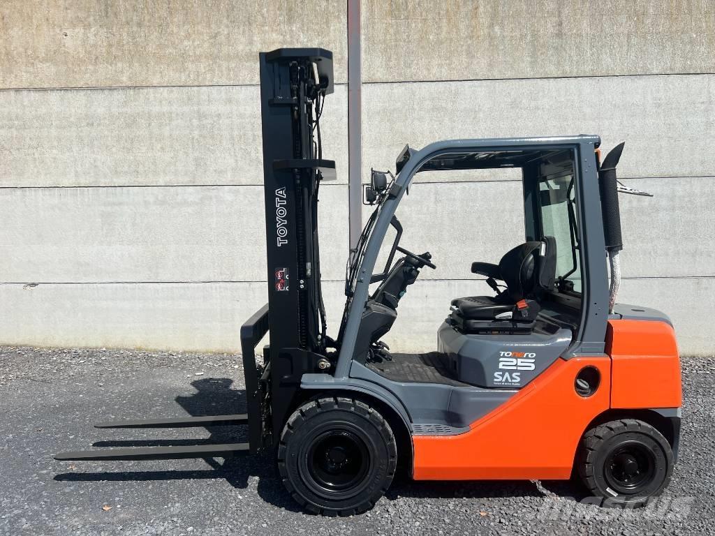 Toyota 02-8 FDF 25 Дизелови камиони