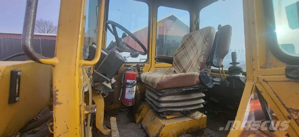 Hydrema 808 Товарач със заден ексватор