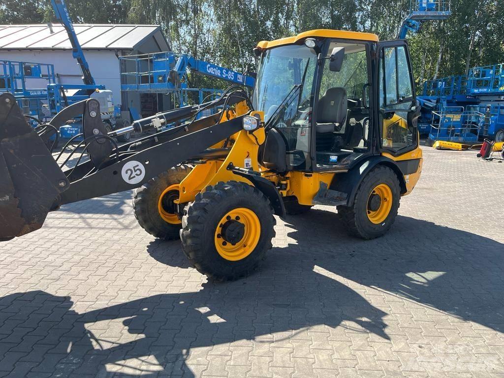 JCB 406 Колесни товарачи