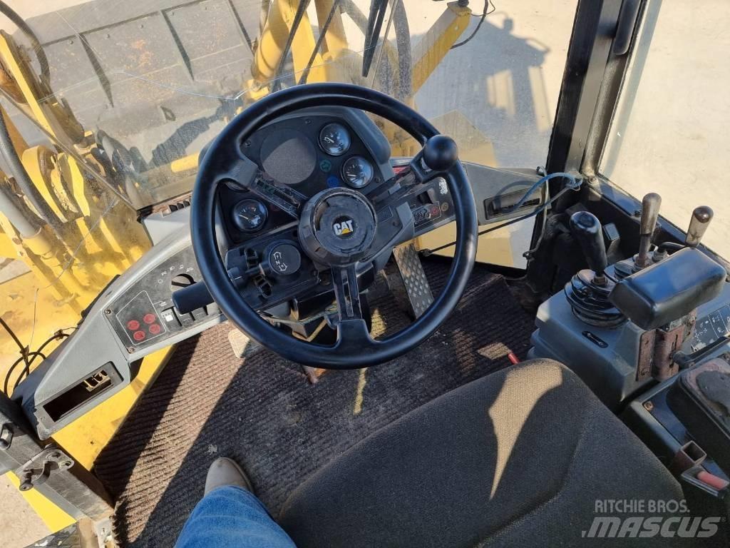 CAT IT 28 G Колесни товарачи