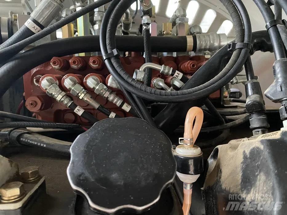Takeuchi TB 295 Колесни екскаватори