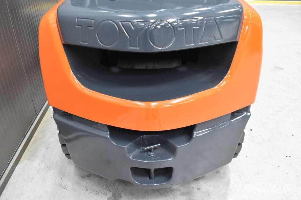 Toyota 06-8FD30F Дизелови камиони