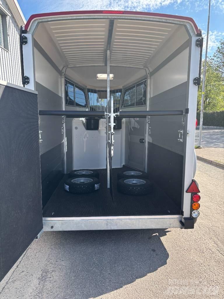 Ifor Williams HBX511 Ремаркета за превоз на животни