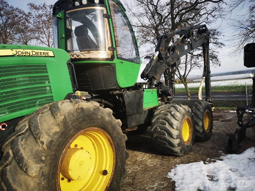 John Deere 1170 E Горски събирачи
