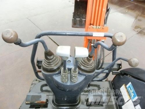 Hitachi ZX20U Мини екскаватори < 7 т