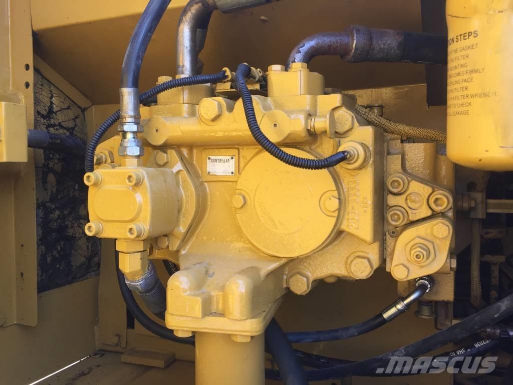 CAT 320 D Верижен екскаватор