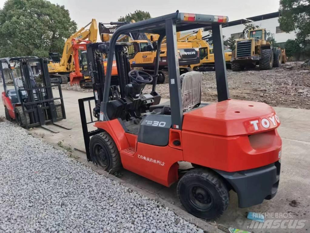 Toyota 7FD 30 Дизелови камиони