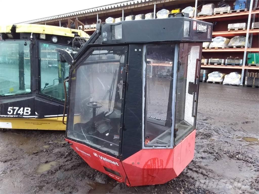 Valmet 911.1 Кабина