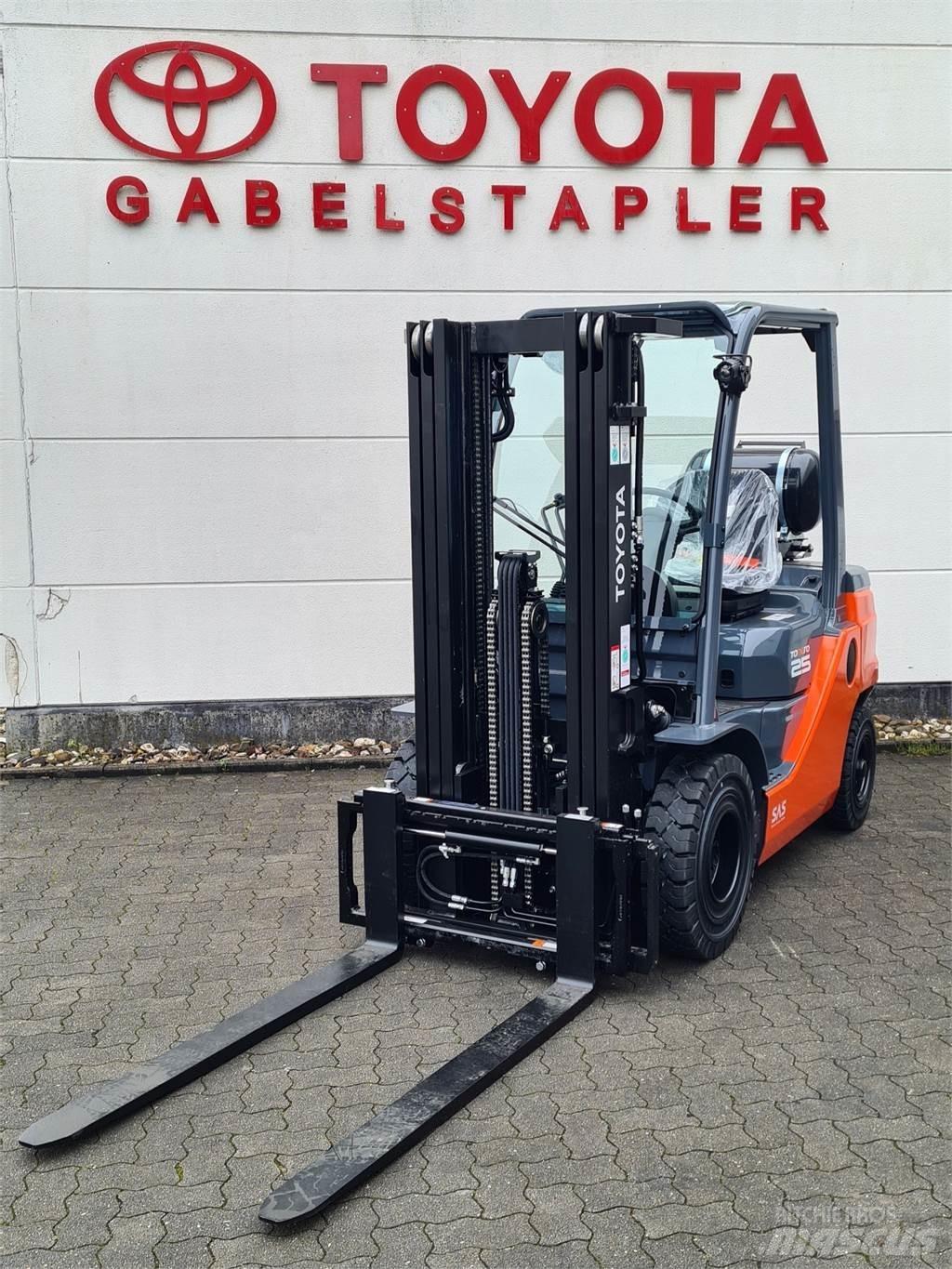 Toyota 02-8FGF25 Камиони с АГУ