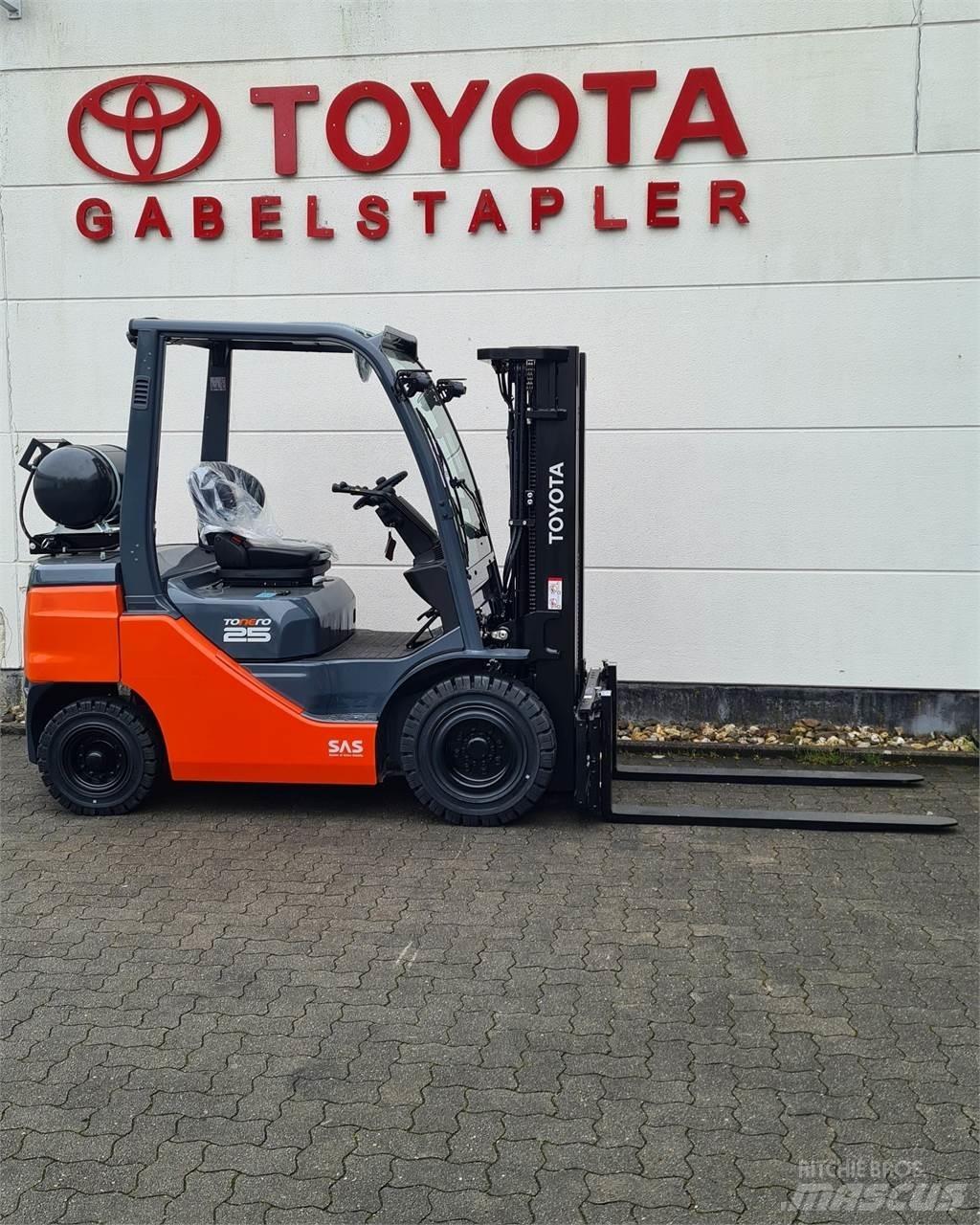 Toyota 02-8FGF25 Камиони с АГУ