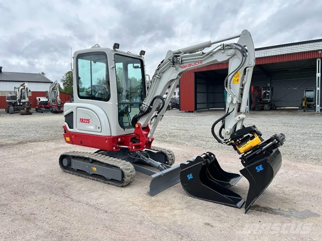 Takeuchi TB225 Мини екскаватори < 7 т