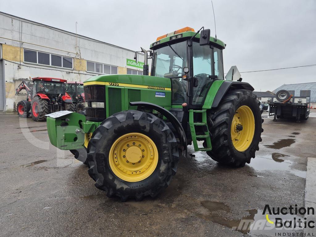 John Deere 7710 Трактори