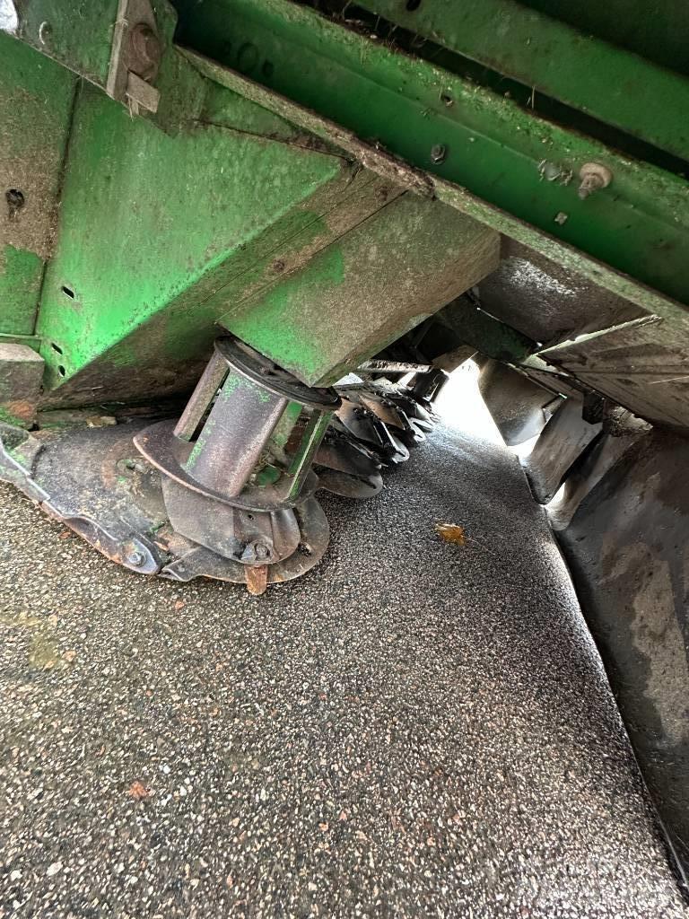 John Deere 830 Кондиционери за косачки