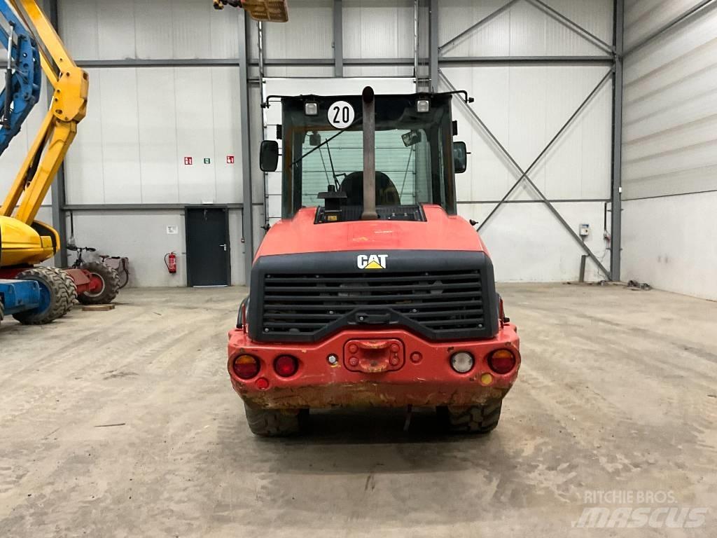 CAT 906 M Колесни товарачи