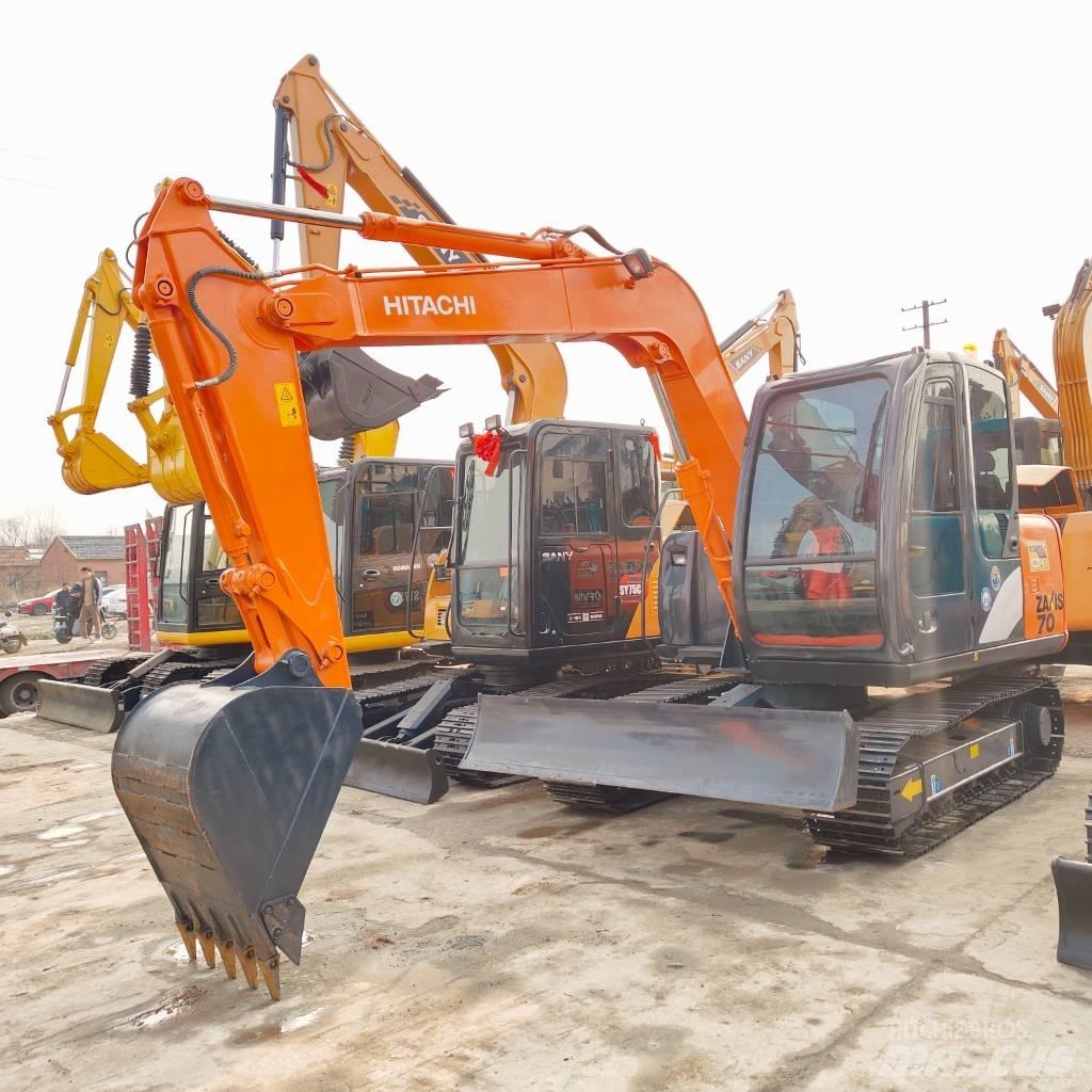Hitachi ZX70 Средни екскаватори 7т - 12т