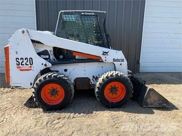 Bobcat S220 Мини товарачи
