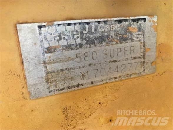 CASE 580E Товарач със заден ексватор