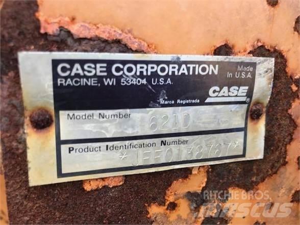 CASE 621D Колесни товарачи