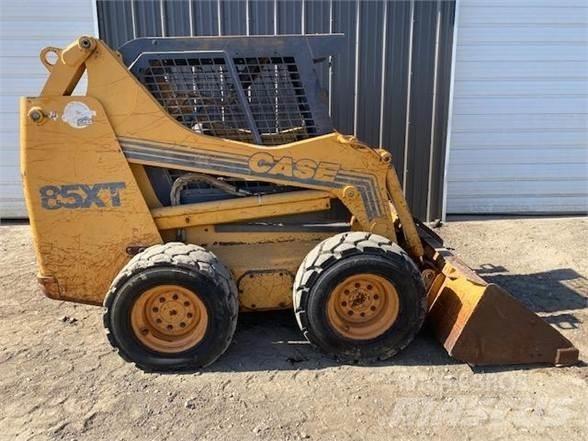 CASE 85XT Мини товарачи
