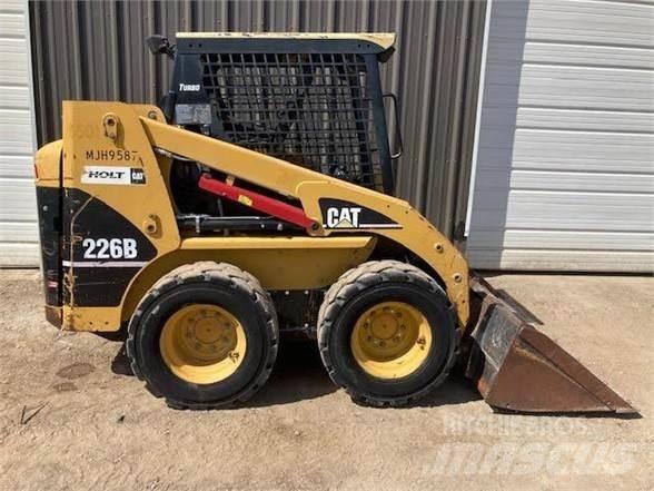 CAT 226B Мини товарачи

