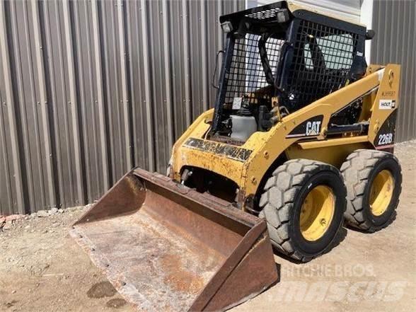 CAT 226B Мини товарачи
