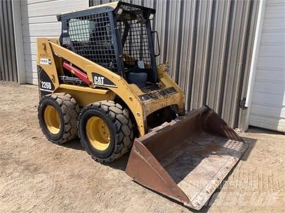 CAT 226B Мини товарачи
