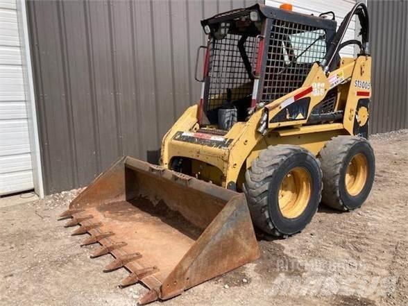 CAT 228 Мини товарачи

