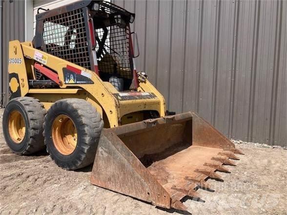 CAT 228 Мини товарачи
