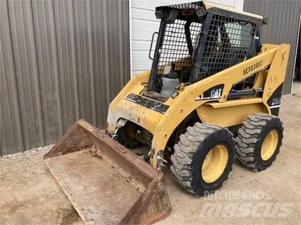 CAT 236B Мини товарачи
