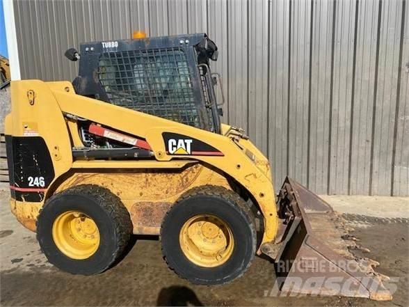 CAT 246 Мини товарачи
