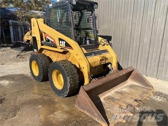 CAT 246 Мини товарачи
