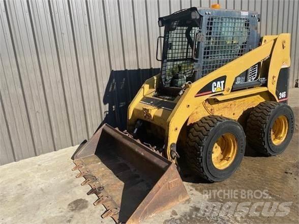 CAT 246 Мини товарачи
