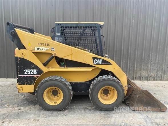 CAT 252B Мини товарачи
