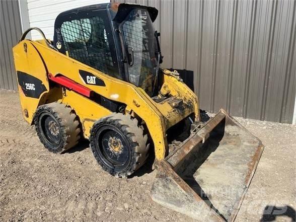 CAT 256C Мини товарачи
