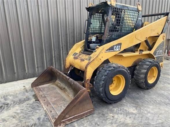 CAT 262B Мини товарачи
