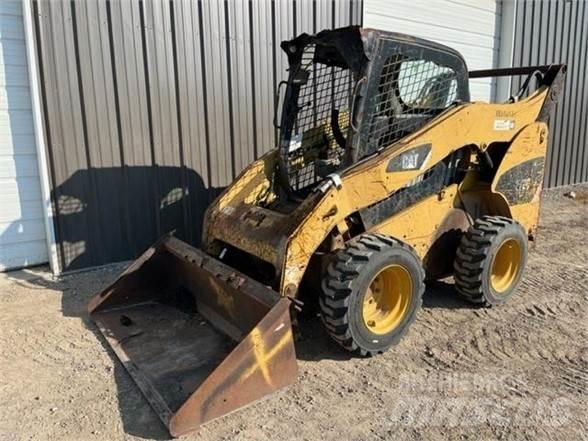 CAT 272C Мини товарачи
