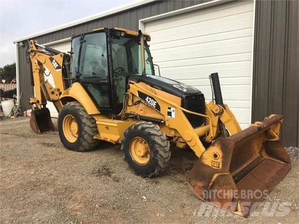 CAT 420E Товарач със заден ексватор