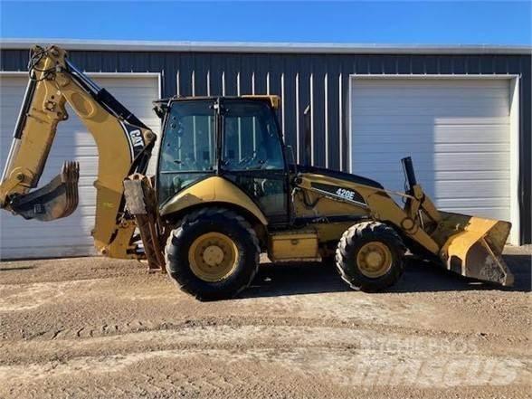 CAT 420E Товарач със заден ексватор