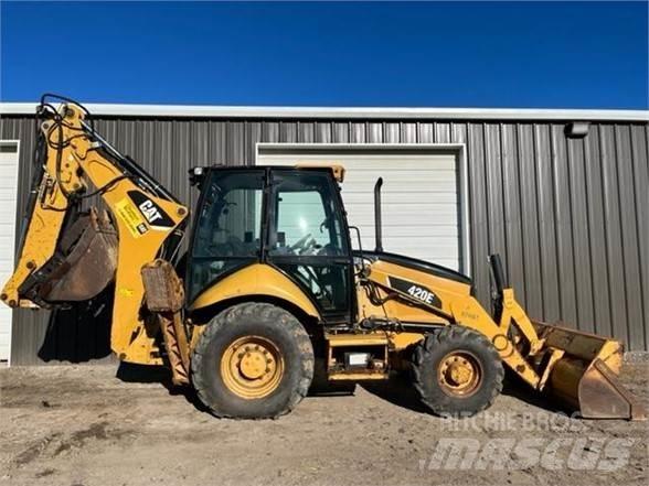 CAT 420E Товарач със заден ексватор