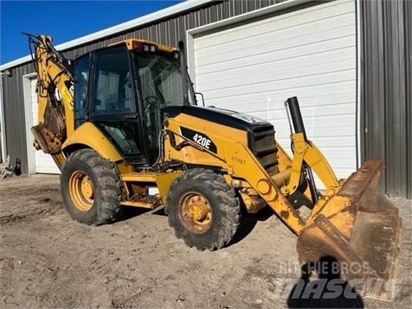 CAT 420E Товарач със заден ексватор