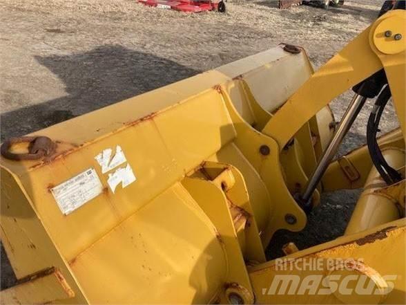 CAT 420F2 Товарач със заден ексватор