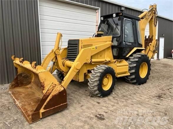 CAT 446B Товарач със заден ексватор