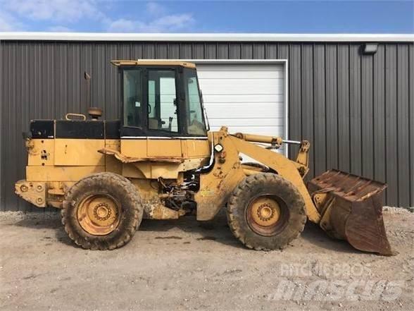 CAT 918F Колесни товарачи