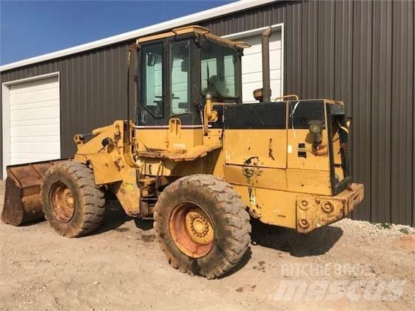 CAT 918F Колесни товарачи