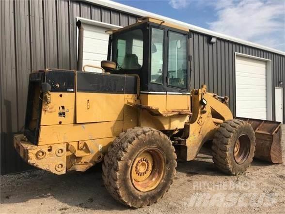 CAT 918F Колесни товарачи
