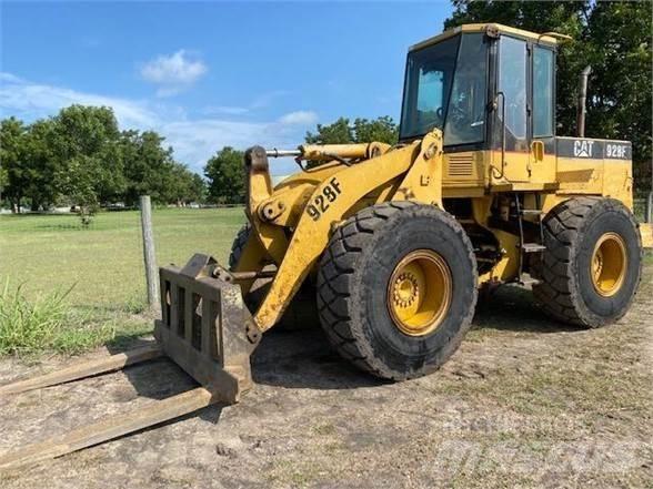 CAT 928F Колесни товарачи