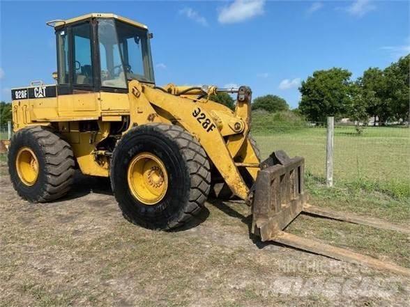 CAT 928F Колесни товарачи